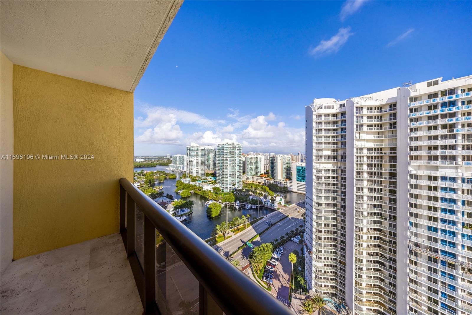 SAYAN CONDO - Residential