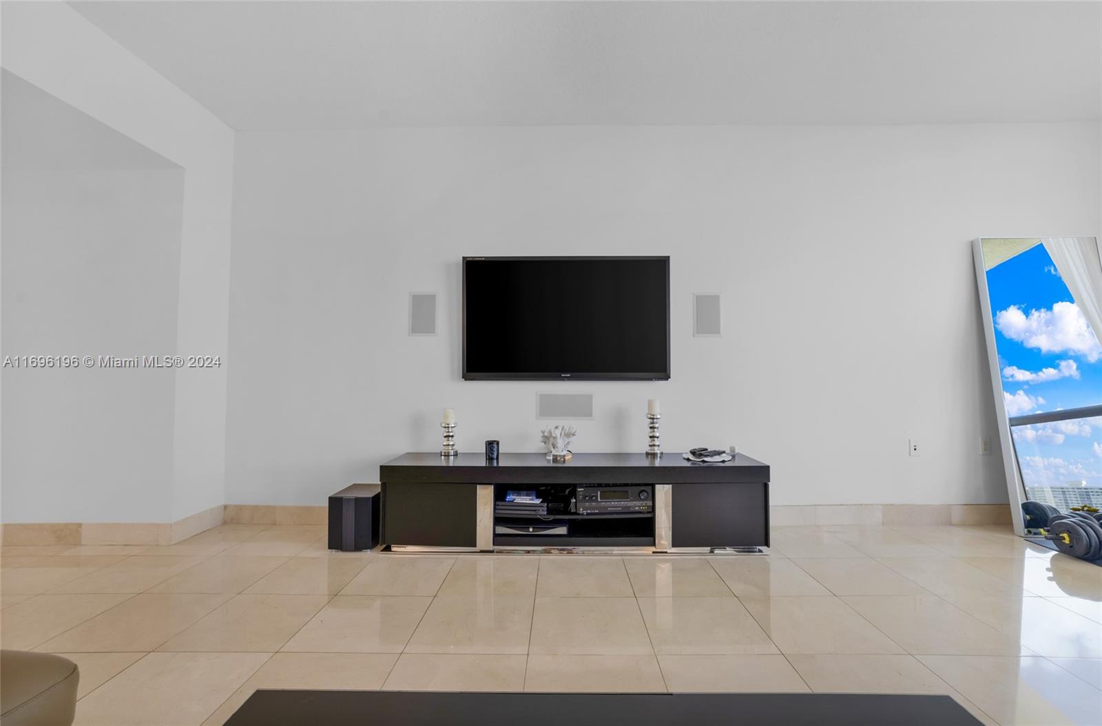 SAYAN CONDO - Residential