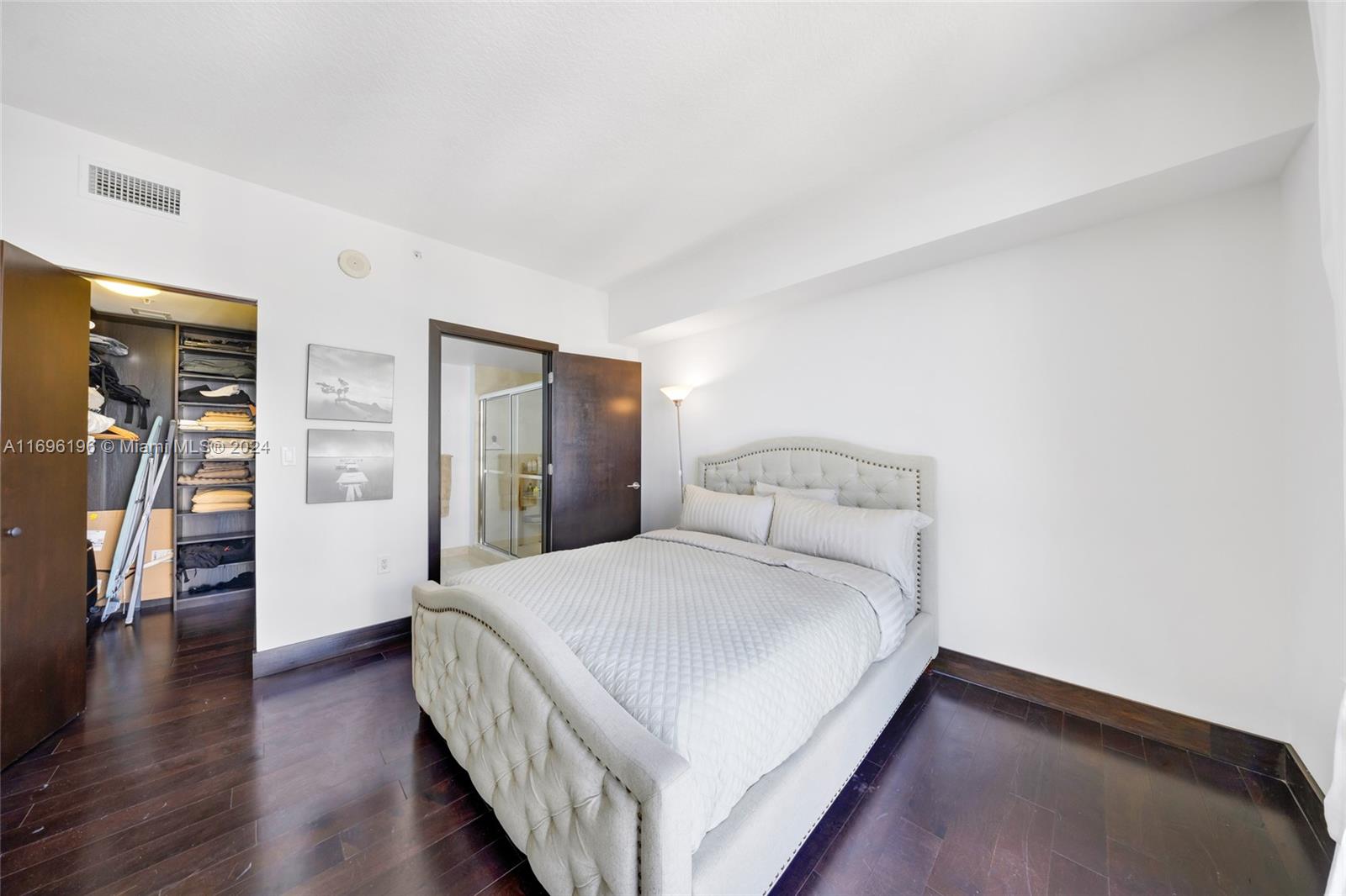 SAYAN CONDO - Residential