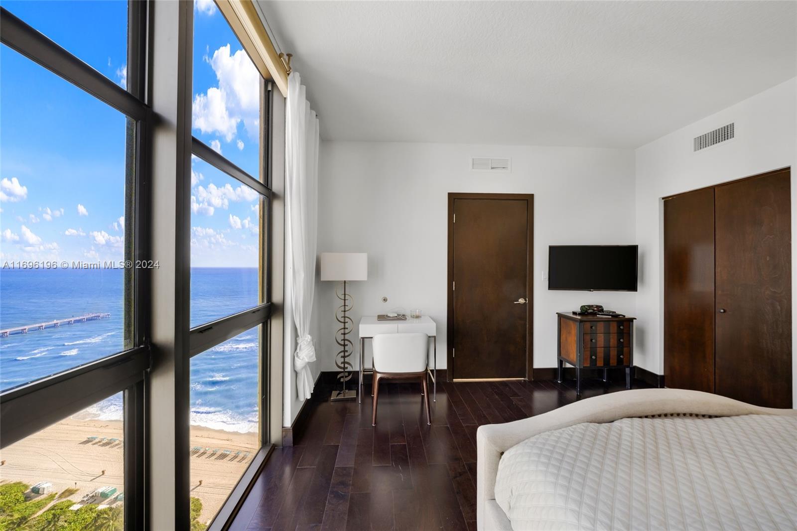SAYAN CONDO - Residential