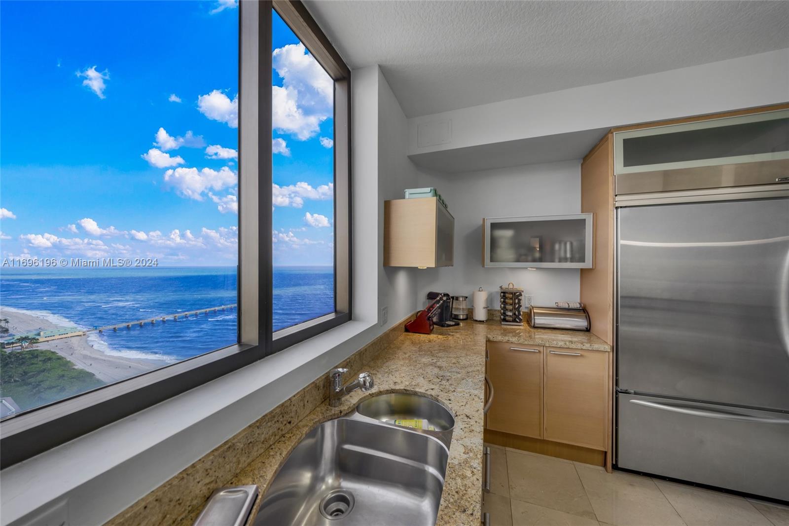 SAYAN CONDO - Residential
