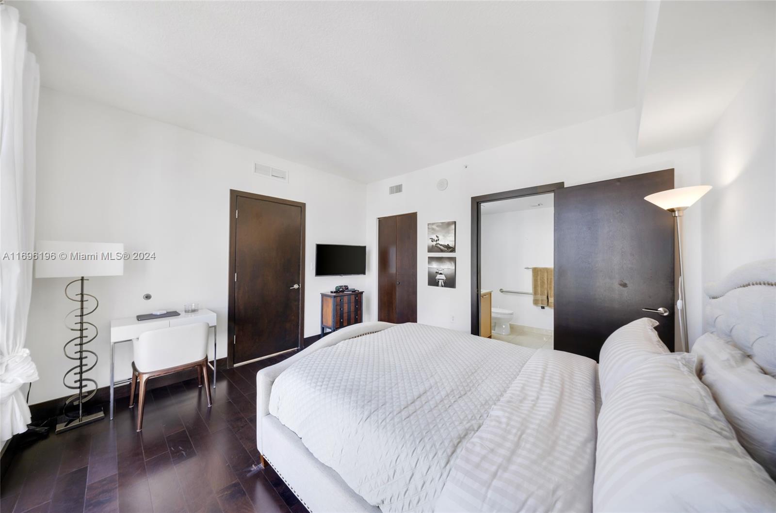 SAYAN CONDO - Residential