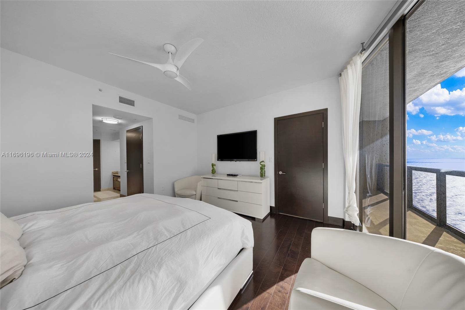 SAYAN CONDO - Residential