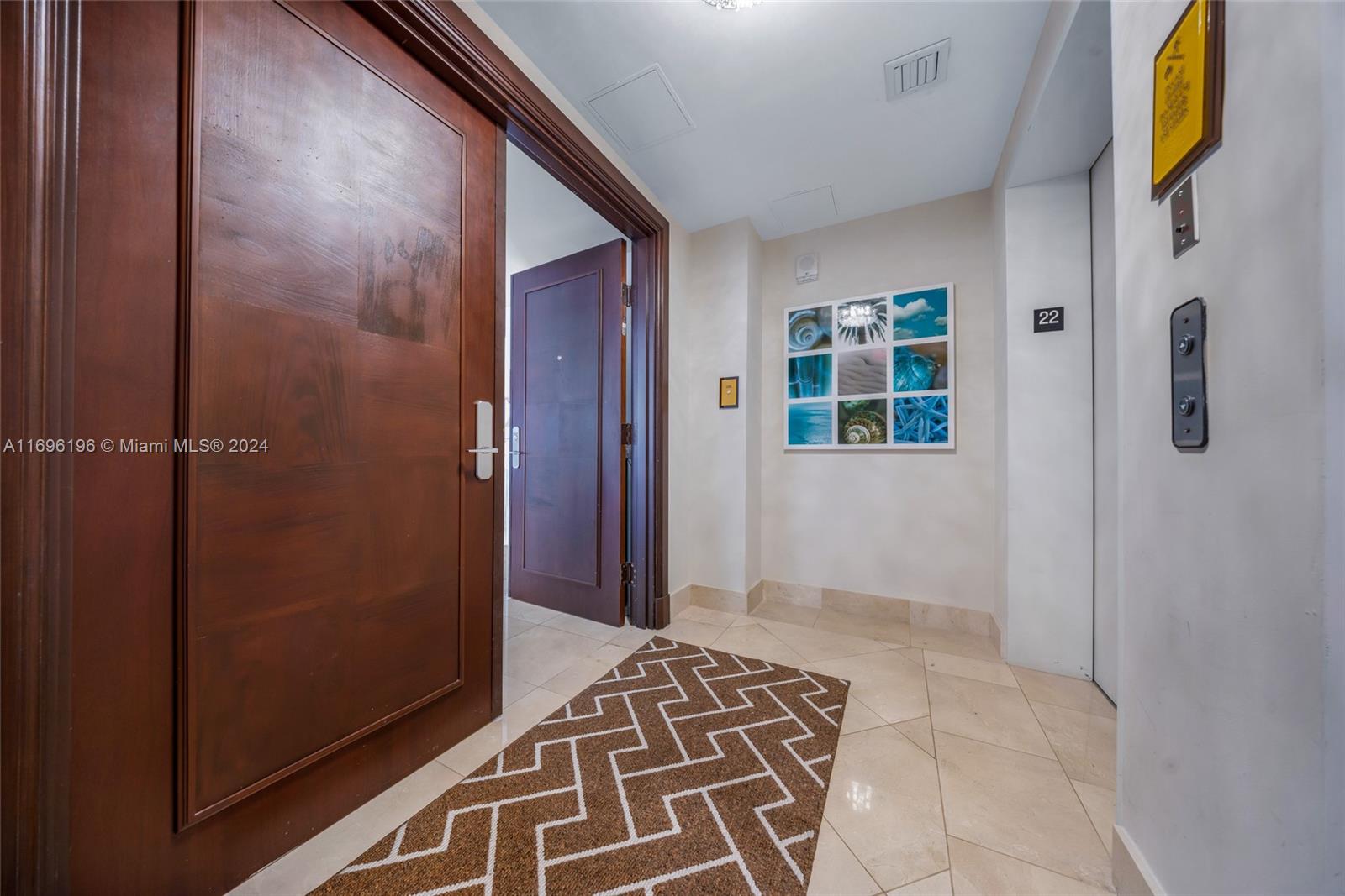 SAYAN CONDO - Residential
