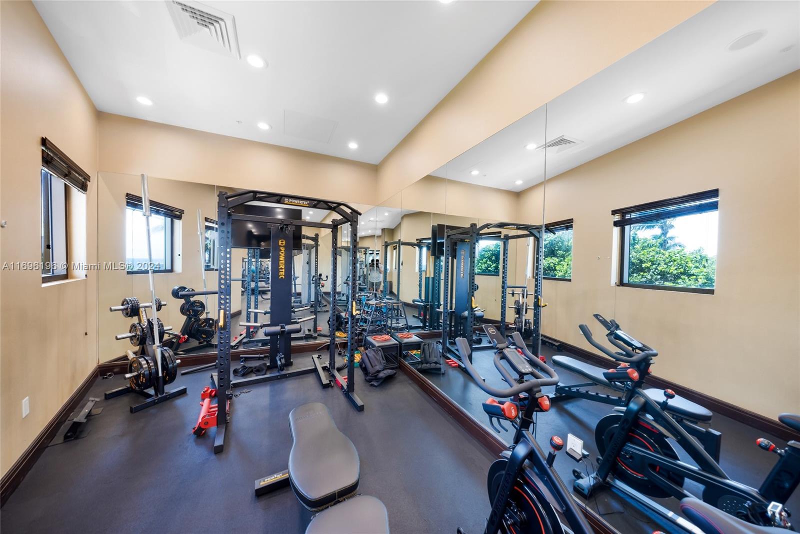 SAYAN CONDO - Residential