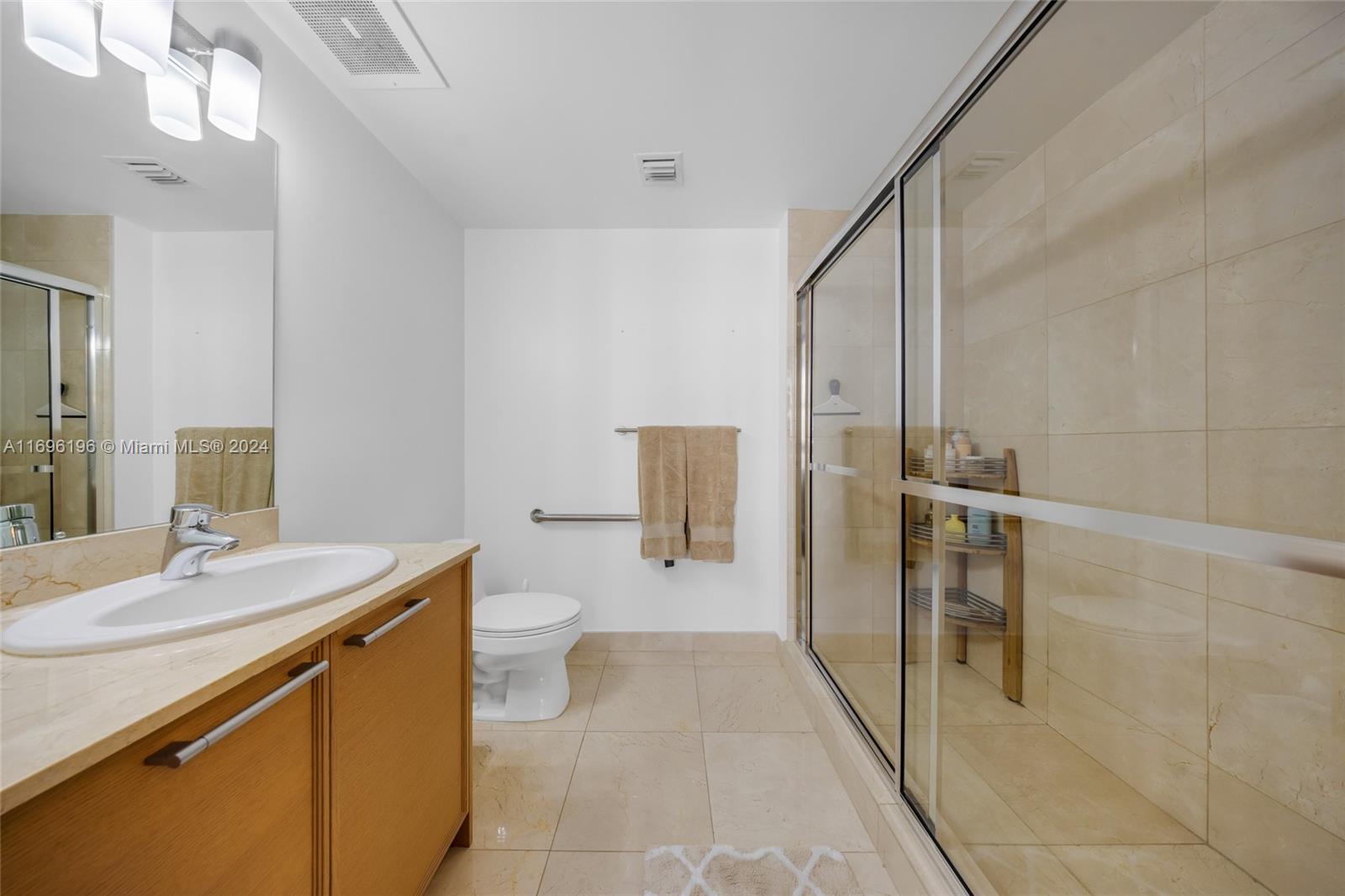 SAYAN CONDO - Residential