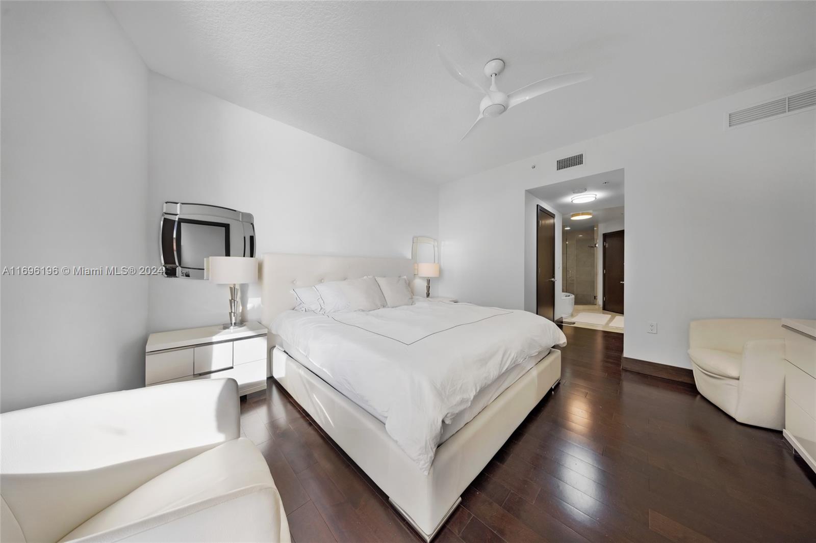 SAYAN CONDO - Residential