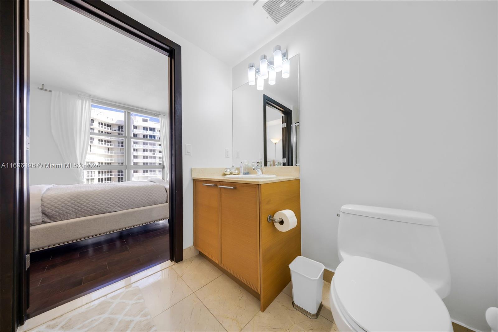 SAYAN CONDO - Residential