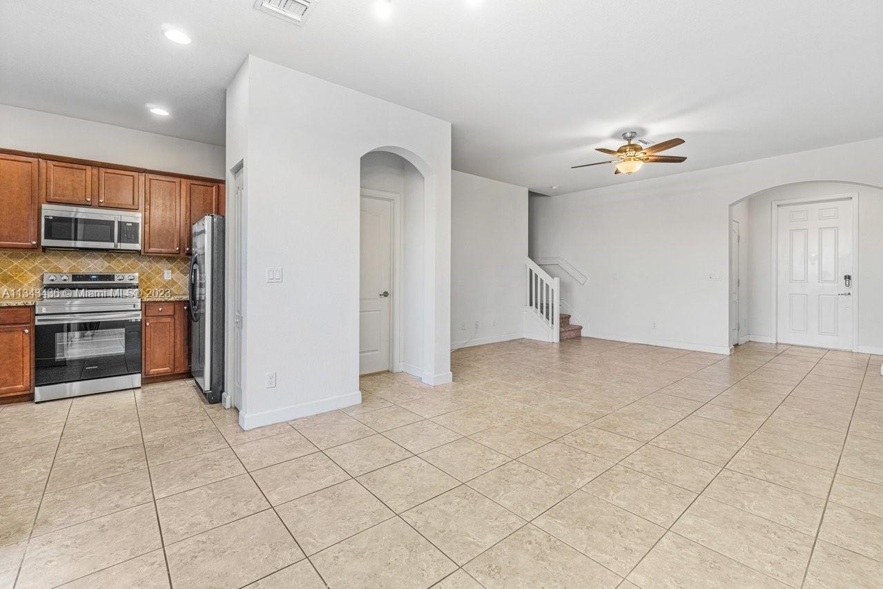 CHARLESTON COMMONS - Residential