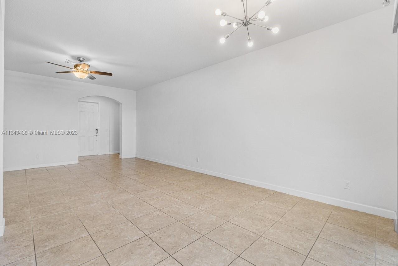 CHARLESTON COMMONS - Residential