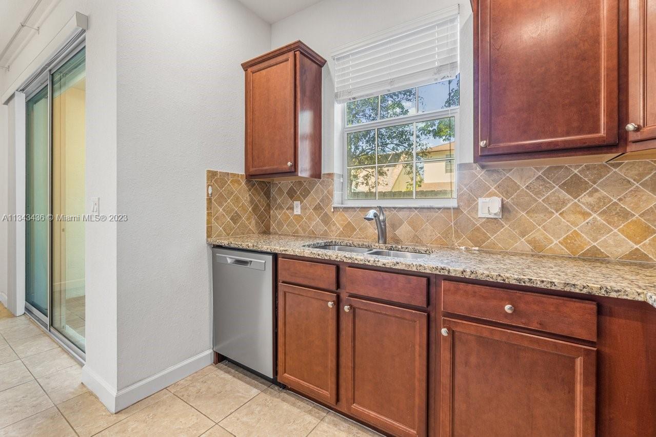 CHARLESTON COMMONS - Residential