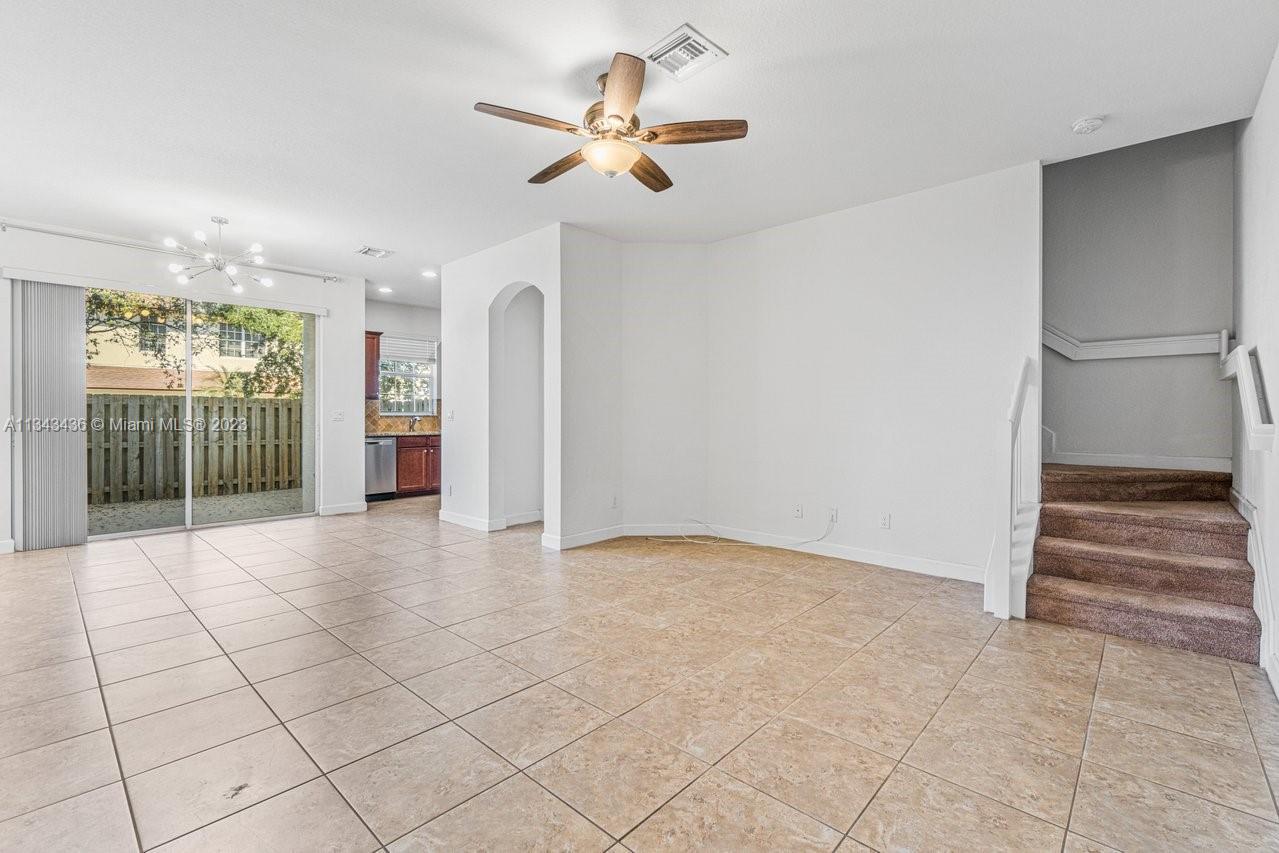 CHARLESTON COMMONS - Residential