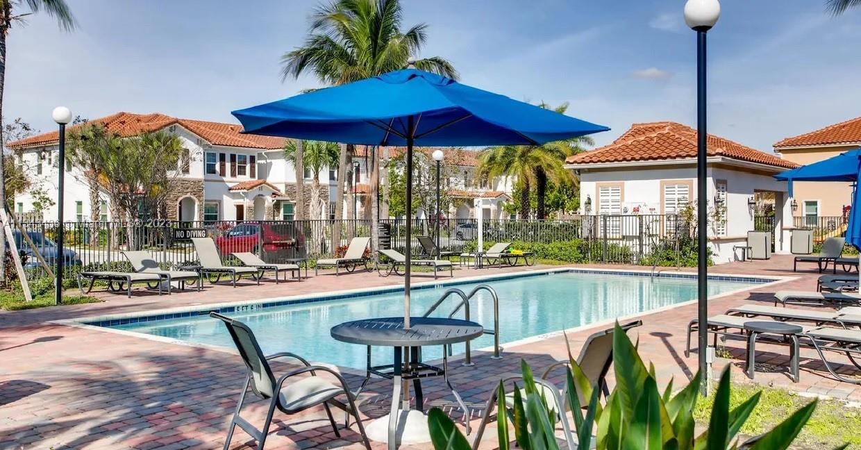 CHARLESTON COMMONS - Residential