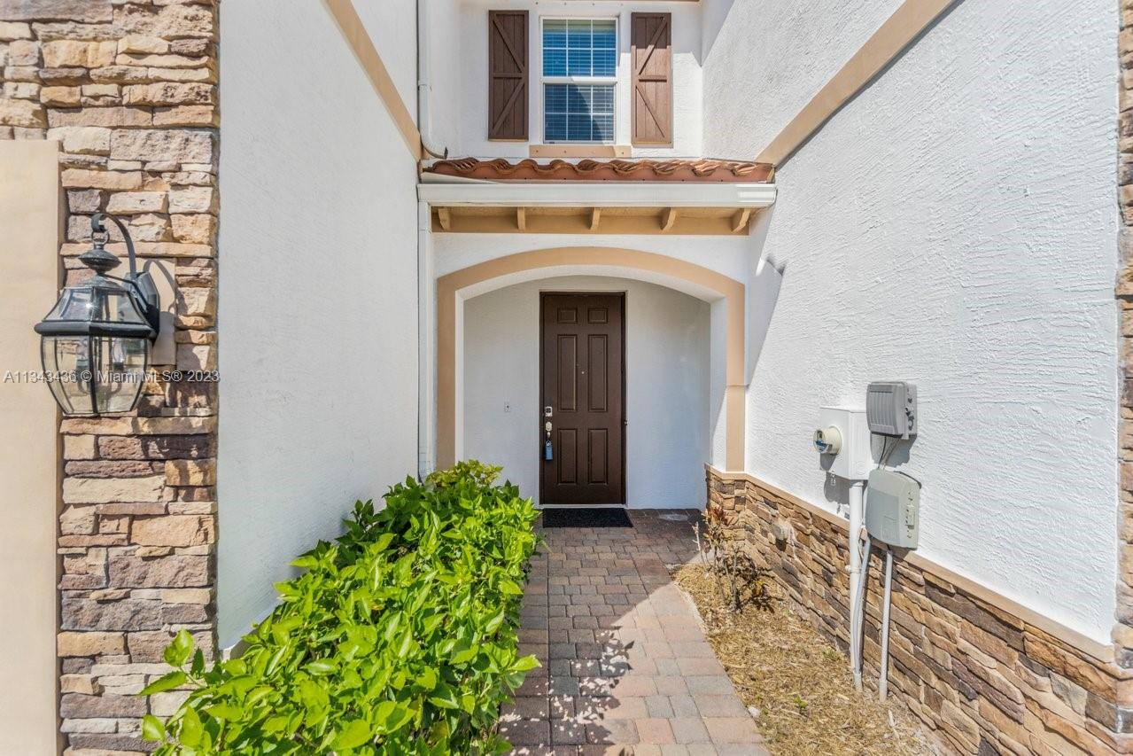 CHARLESTON COMMONS - Residential