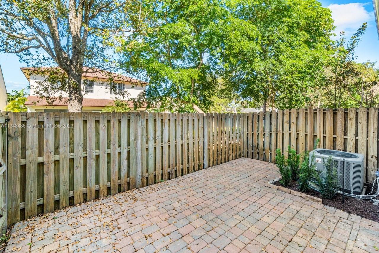 CHARLESTON COMMONS - Residential