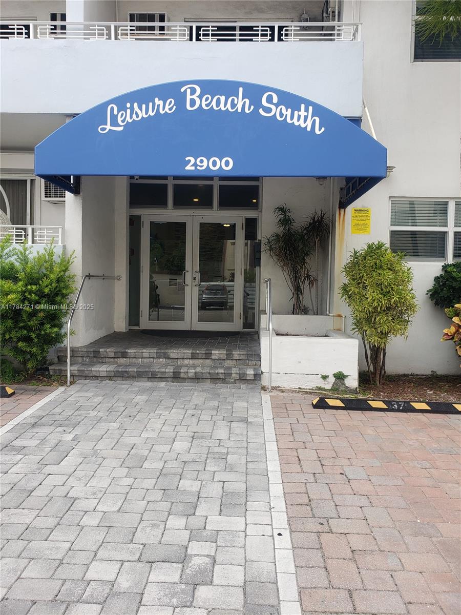 2900 Banyan St 303, Fort Lauderdale, Broward County, Florida - 2 Bedrooms  
1 Bathrooms - 