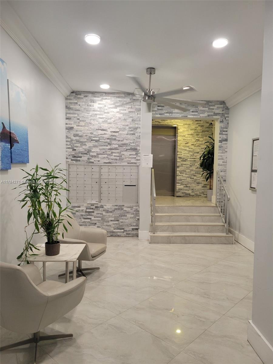 2900 Banyan St 303