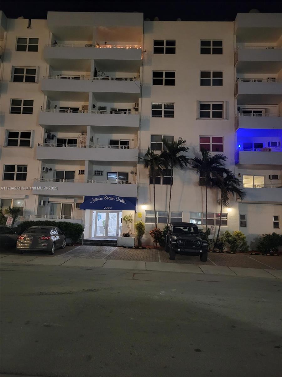 2900 Banyan St 303, Fort Lauderdale, Broward County, Florida - 2 Bedrooms  
1 Bathrooms - 