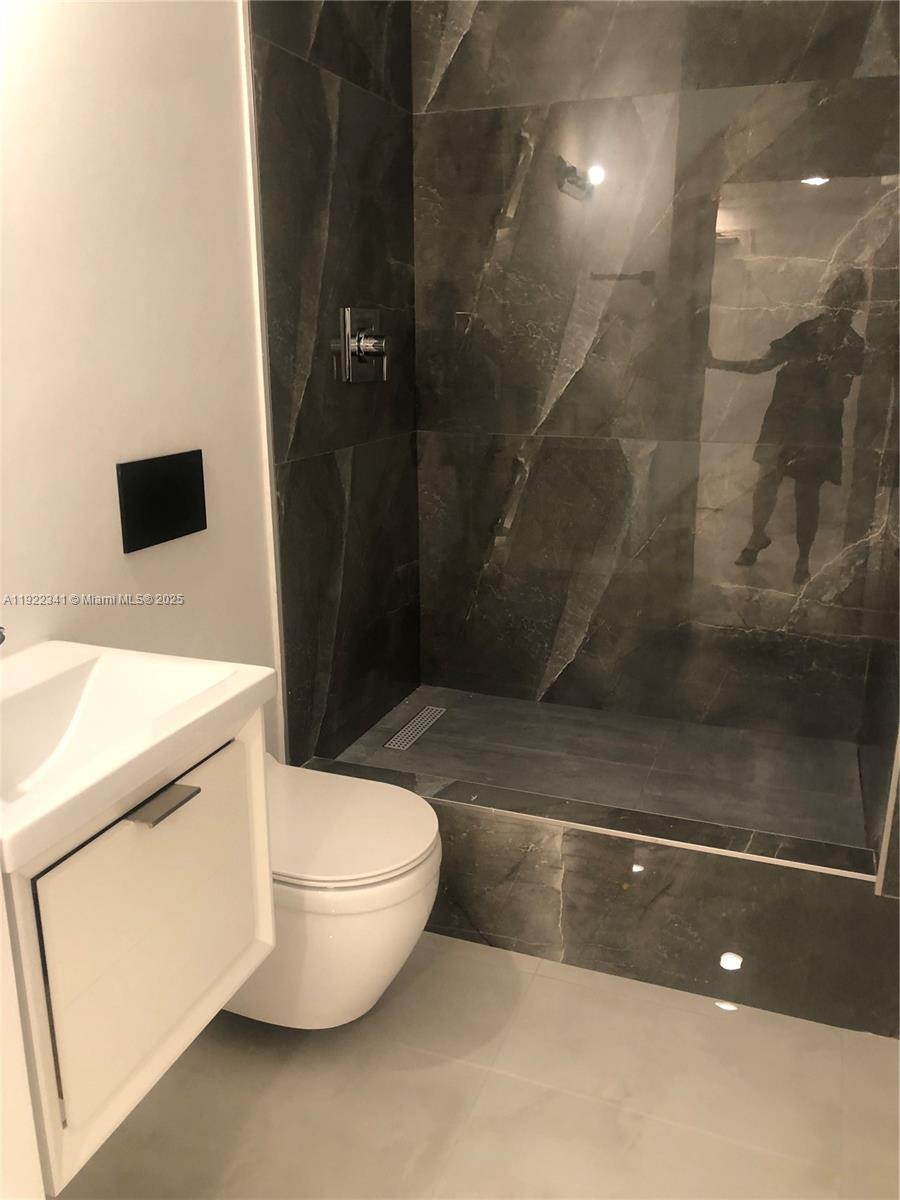 THE PLAZA OF BAL HARBOUR - Residential Lease