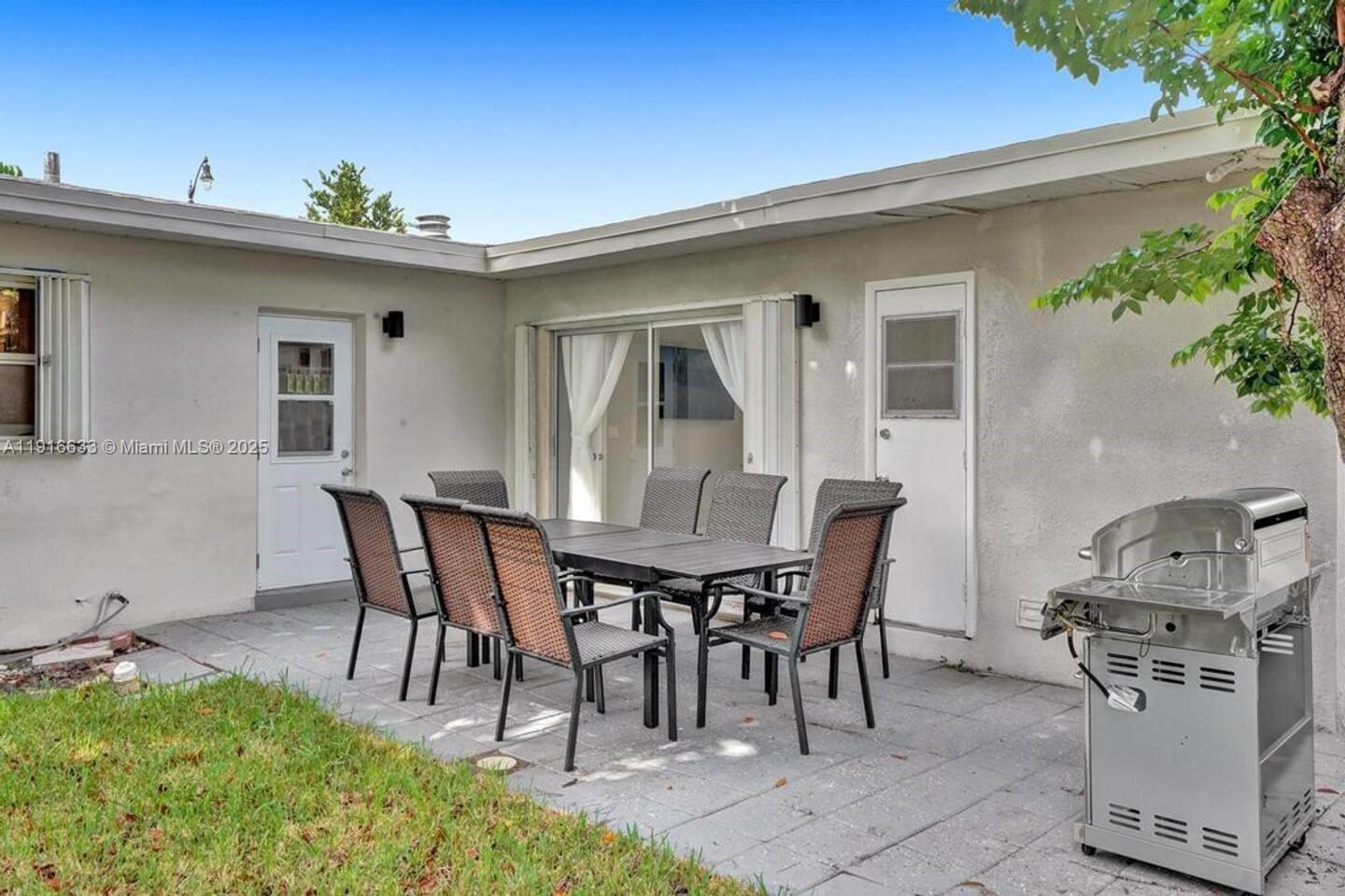 CRESTHAVEN NO 4 - Residential Lease