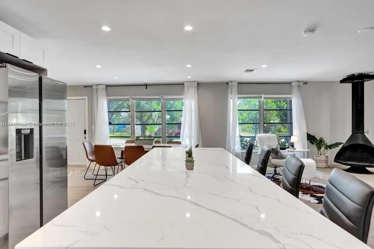 CRESTHAVEN NO 4 - Residential Lease