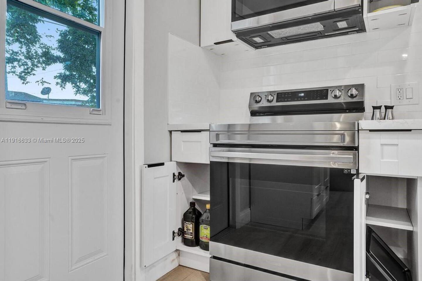 CRESTHAVEN NO 4 - Residential Lease