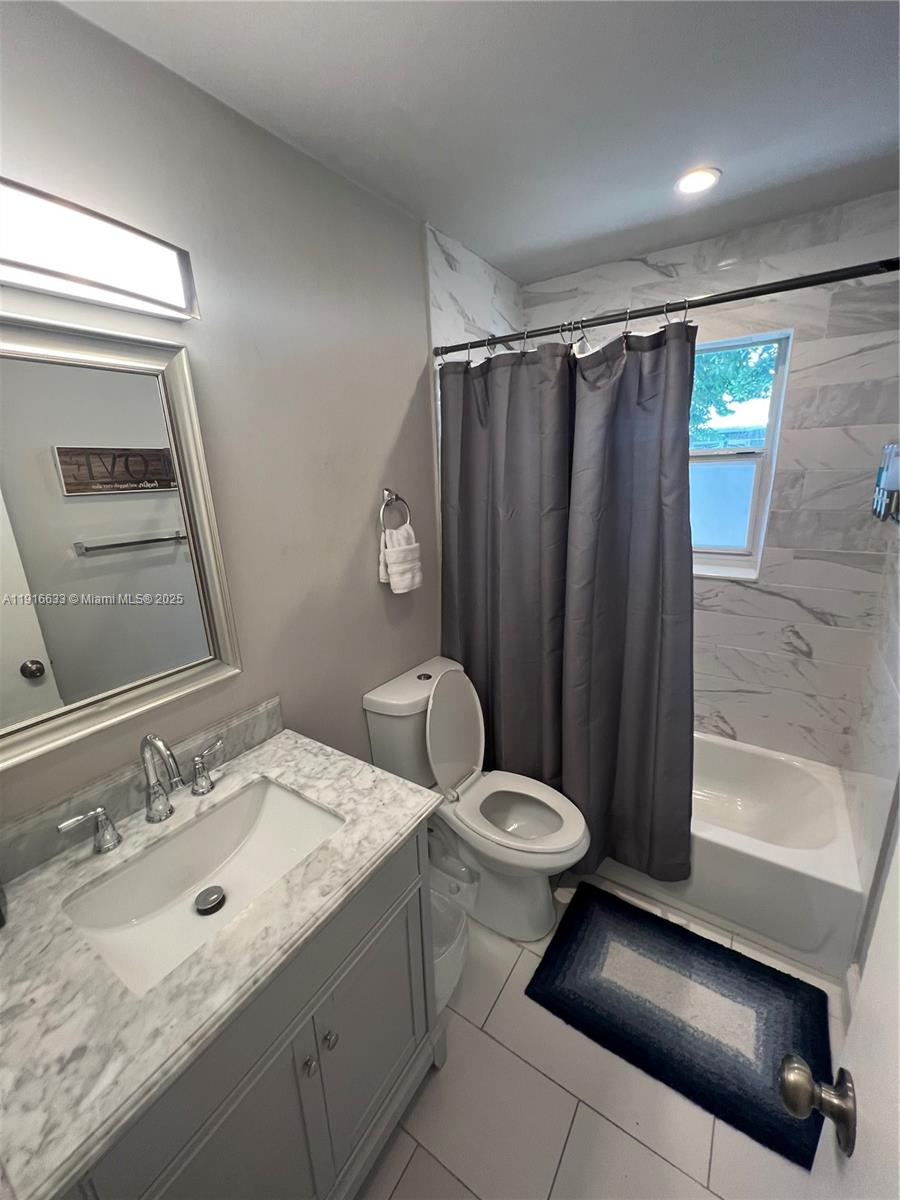 CRESTHAVEN NO 4 - Residential Lease