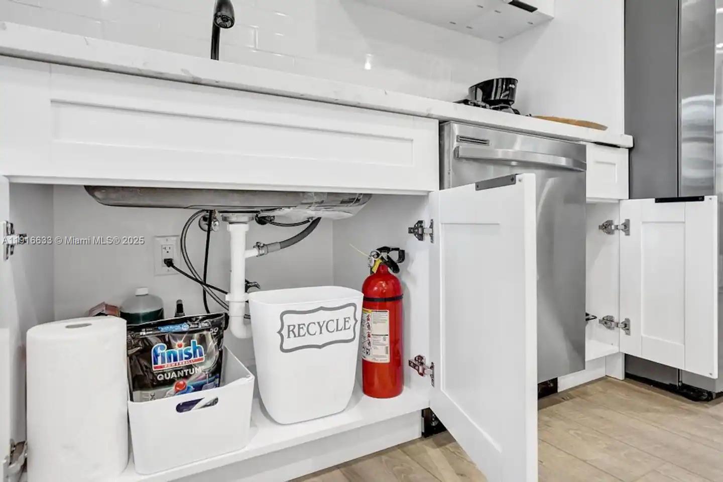 CRESTHAVEN NO 4 - Residential Lease