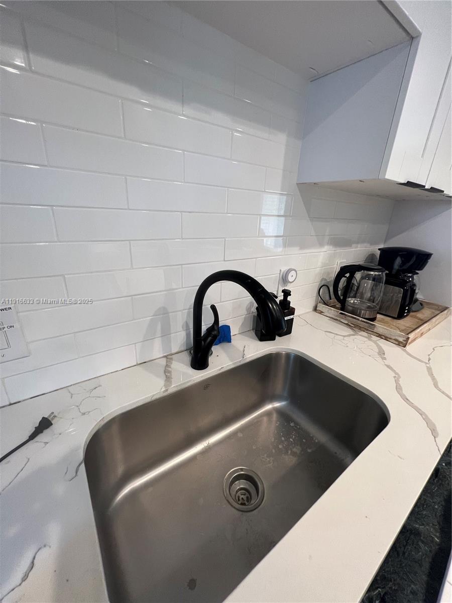 CRESTHAVEN NO 4 - Residential Lease