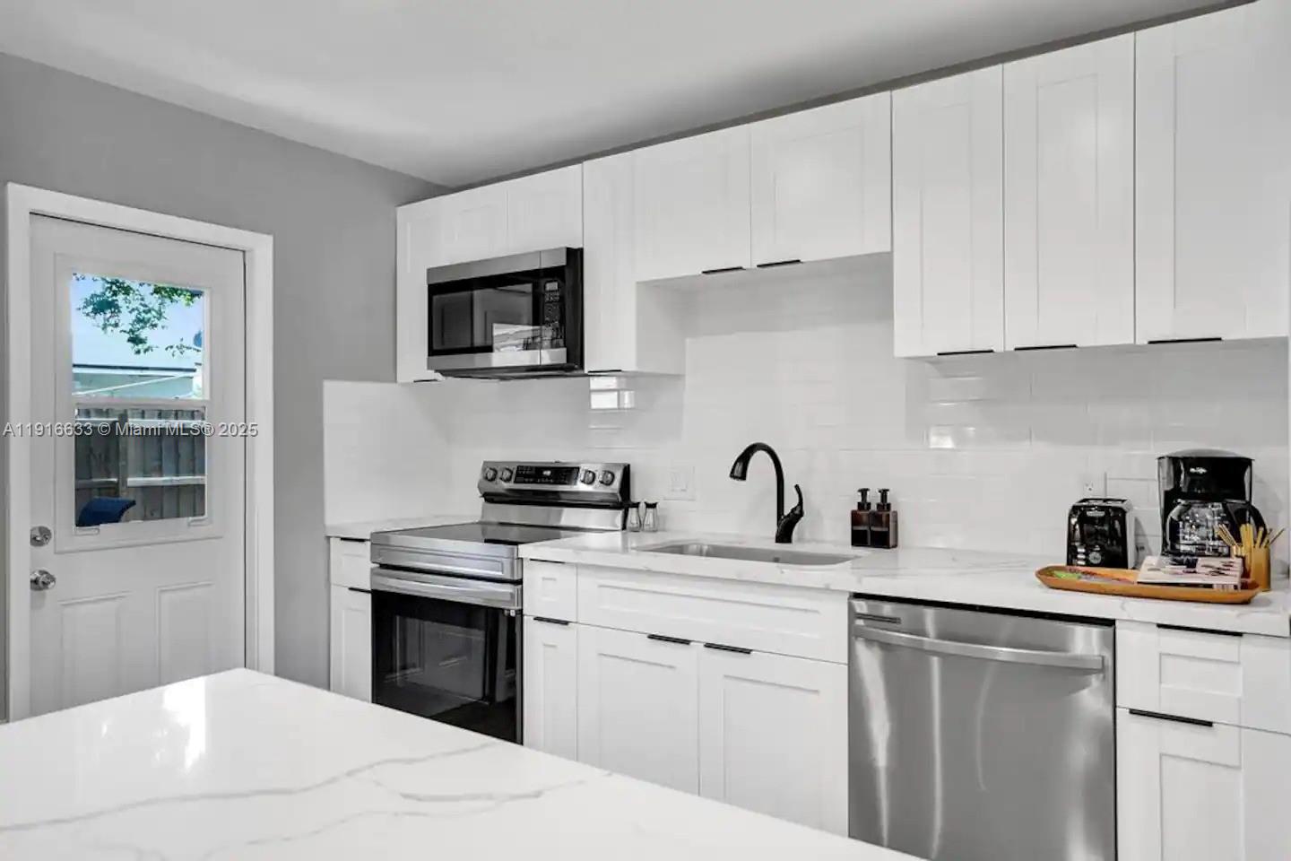 CRESTHAVEN NO 4 - Residential Lease