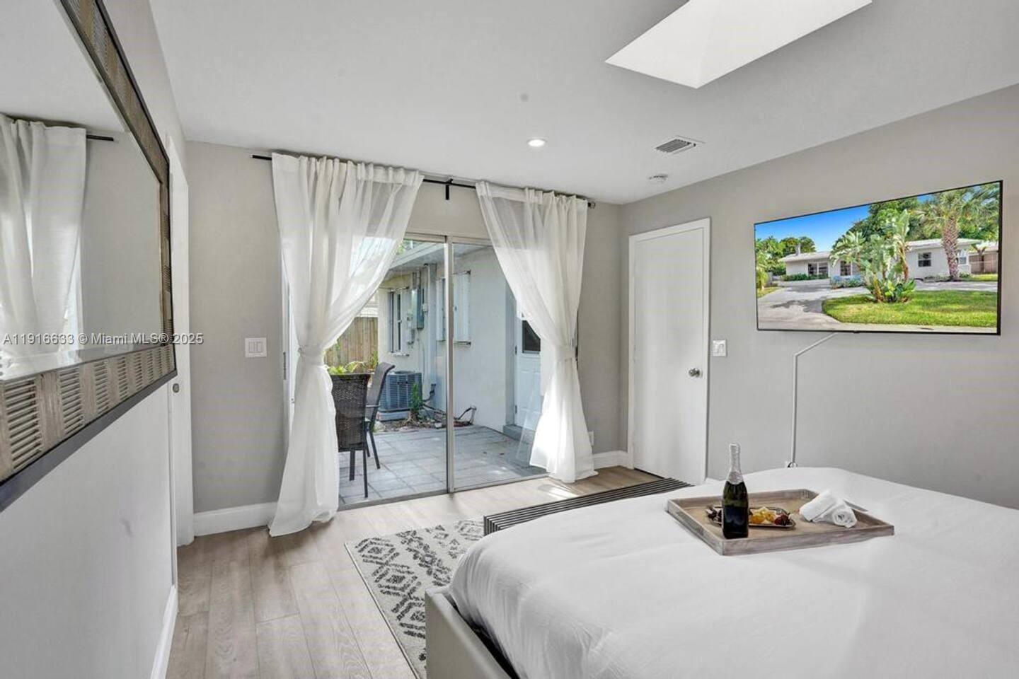 CRESTHAVEN NO 4 - Residential Lease