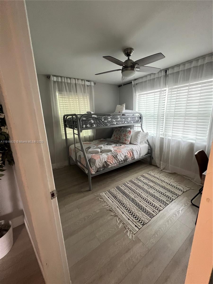 CRESTHAVEN NO 4 - Residential Lease