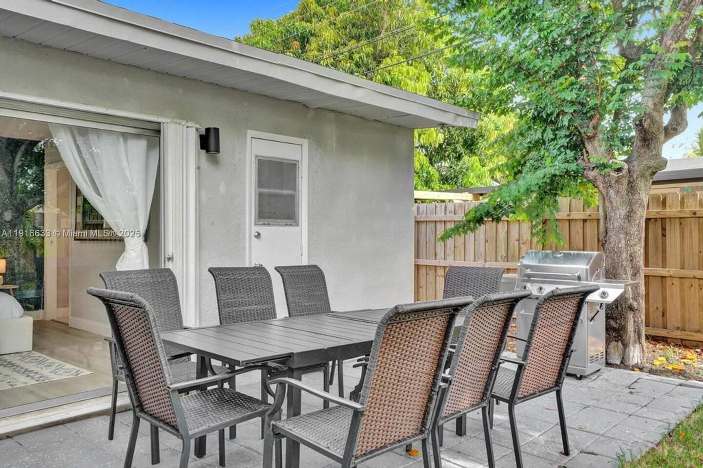 CRESTHAVEN NO 4 - Residential Lease