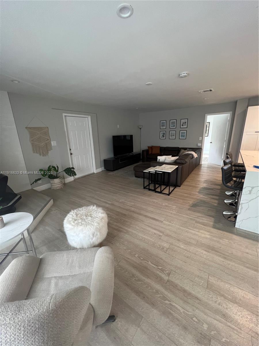 CRESTHAVEN NO 4 - Residential Lease