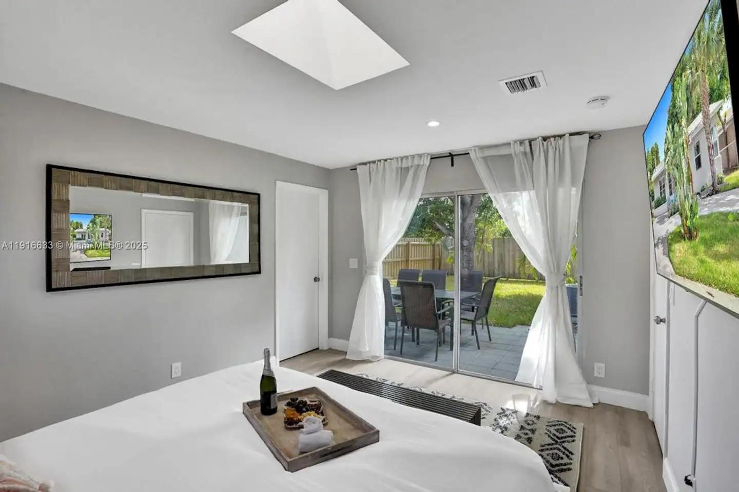 CRESTHAVEN NO 4 - Residential Lease