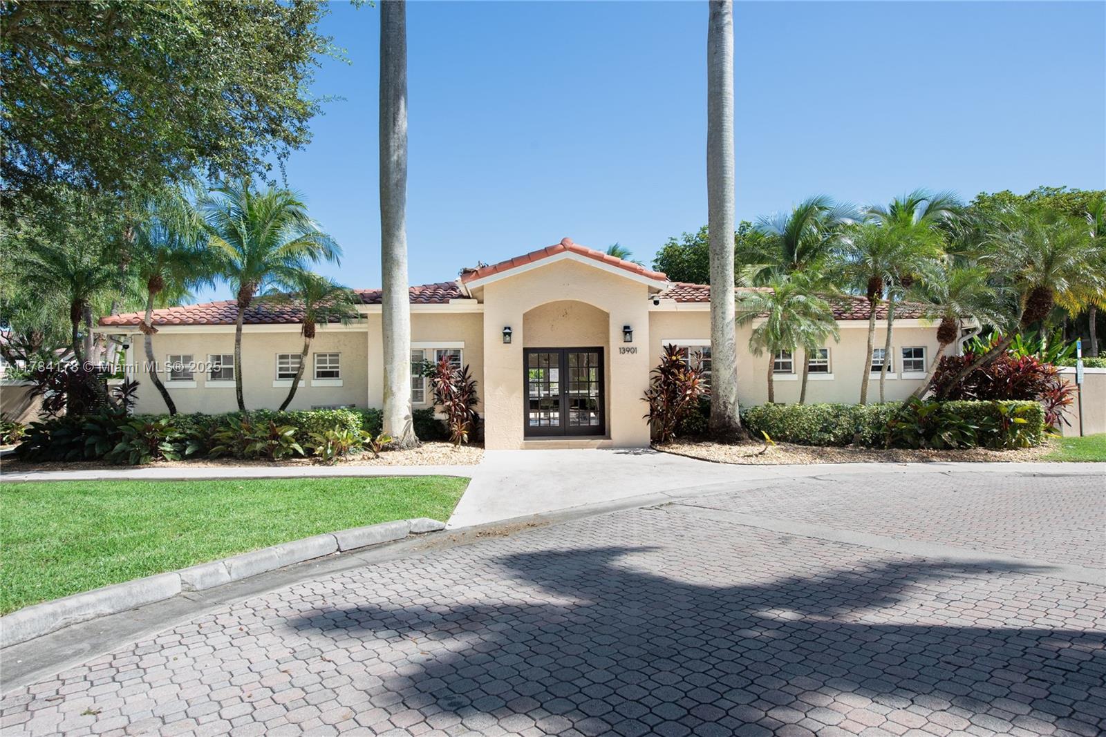 CHARLESTOWNE - Residential