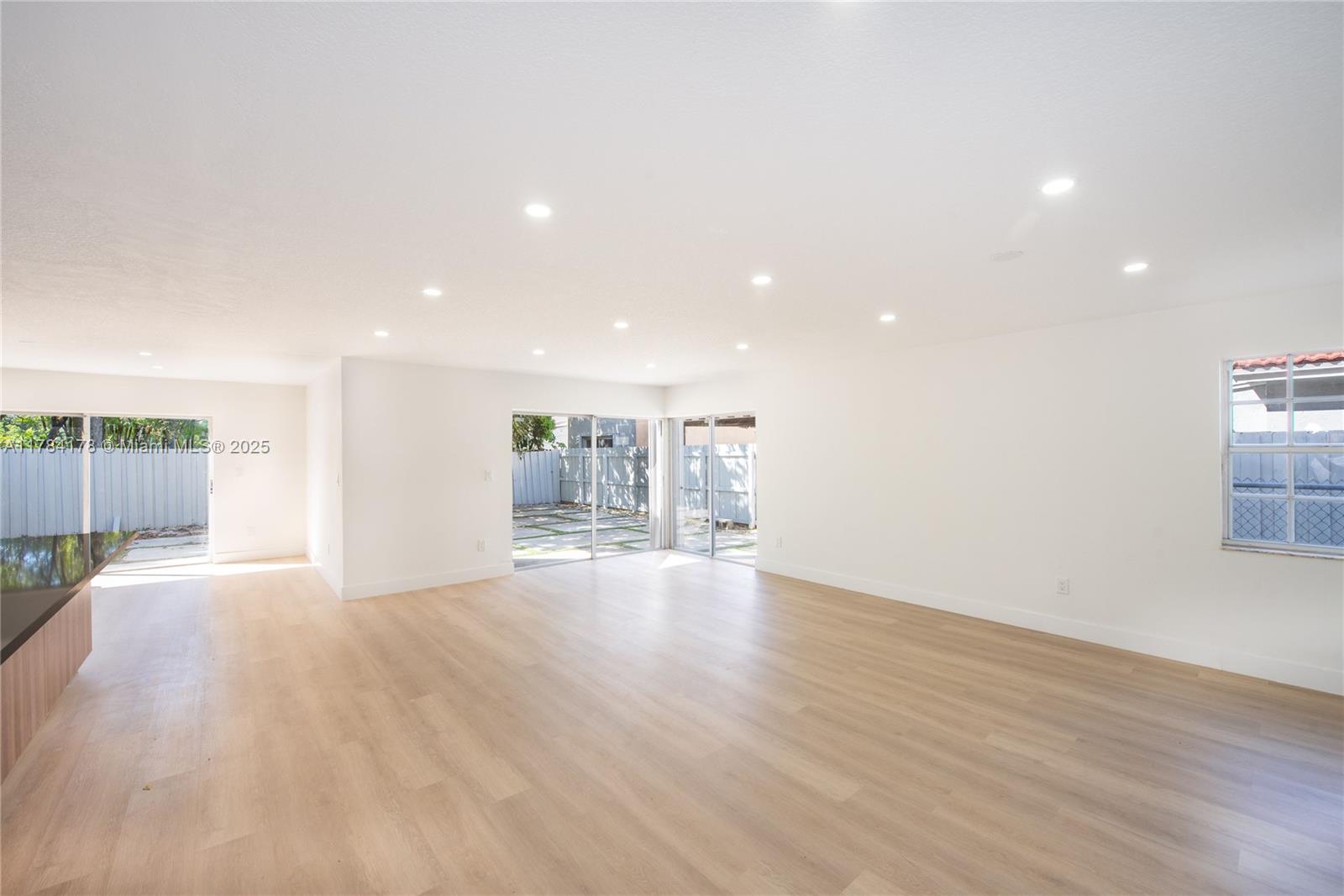 CHARLESTOWNE - Residential