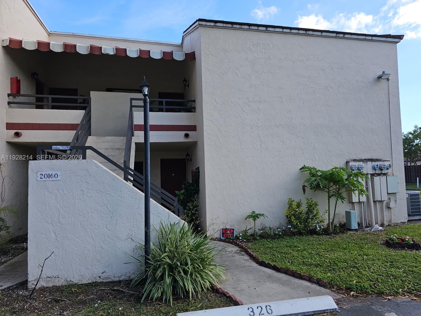 QUATRAINE CONDO IV - Residential