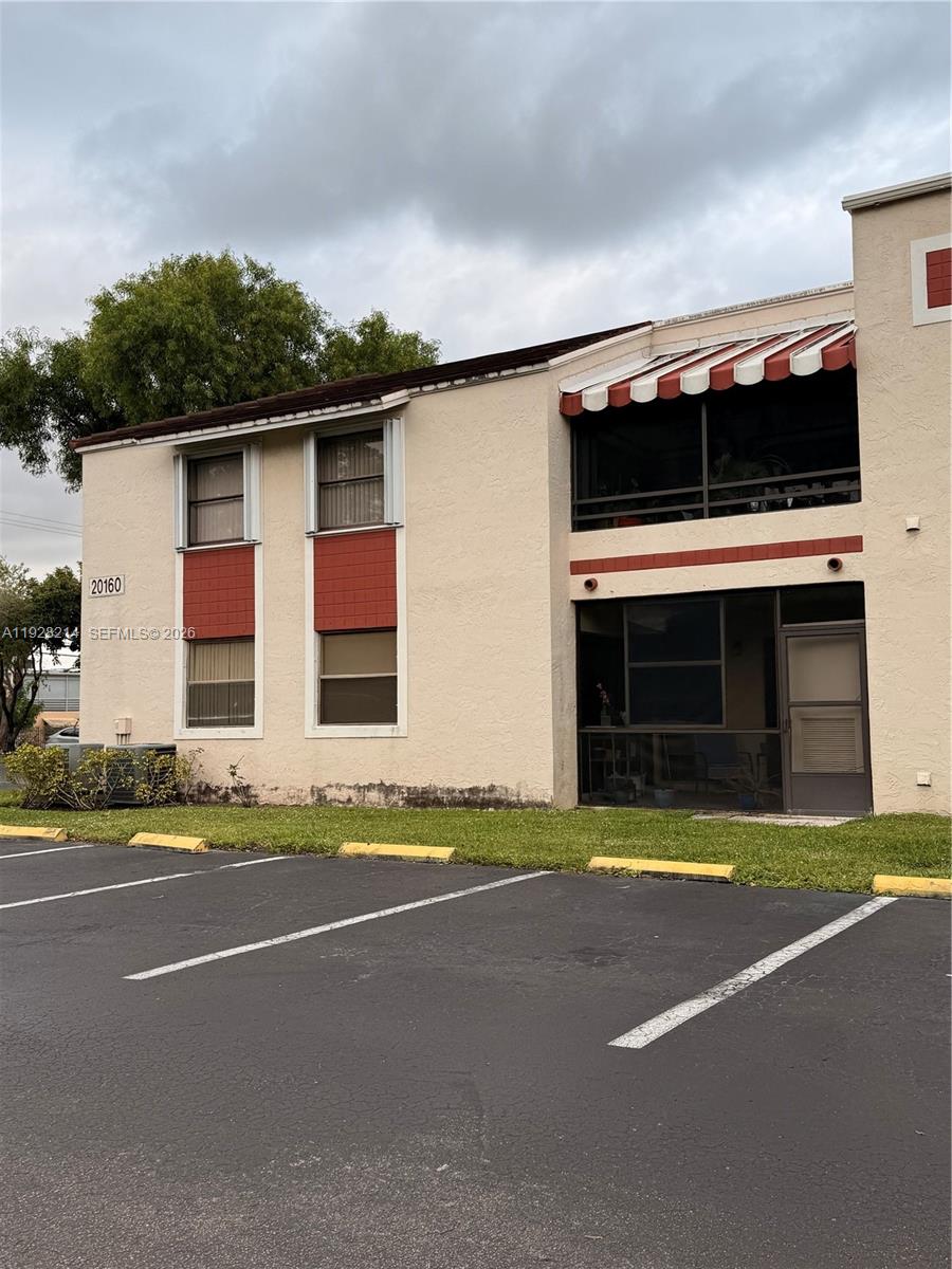 QUATRAINE CONDO IV - Residential