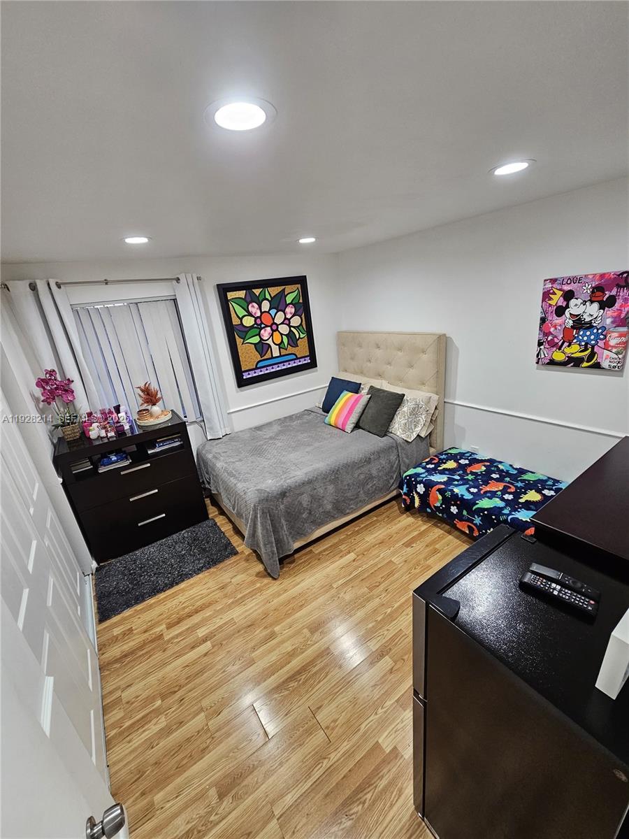 QUATRAINE CONDO IV - Residential