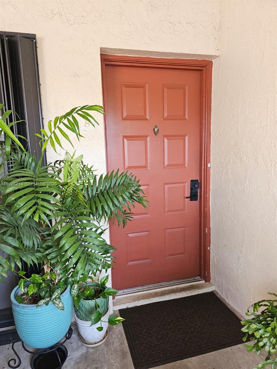 QUATRAINE CONDO IV - Residential