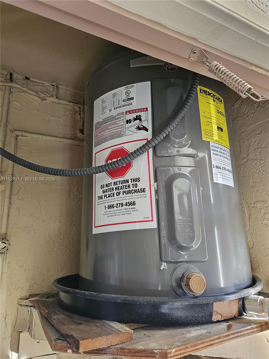 QUATRAINE CONDO IV - Residential