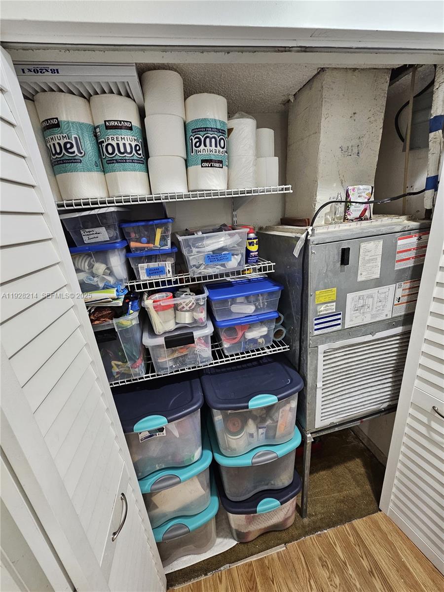 QUATRAINE CONDO IV - Residential