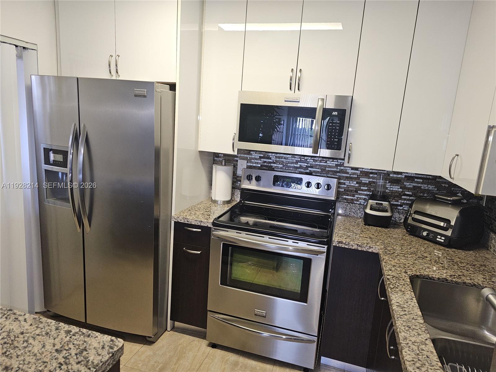 QUATRAINE CONDO IV - Residential