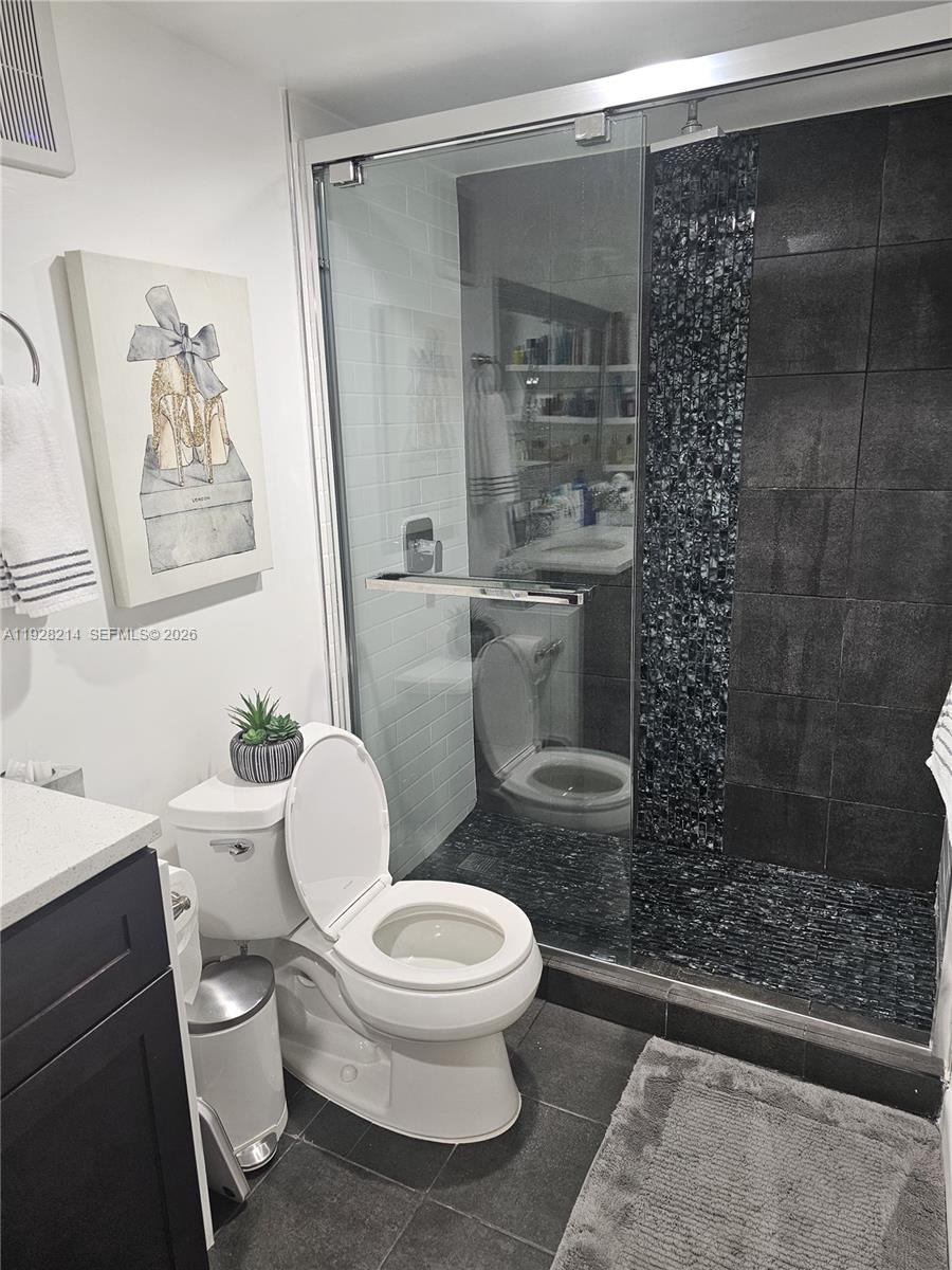 QUATRAINE CONDO IV - Residential