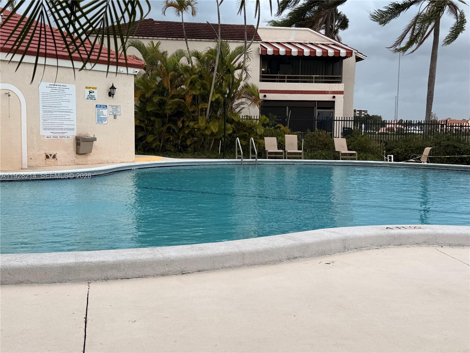 QUATRAINE CONDO IV - Residential