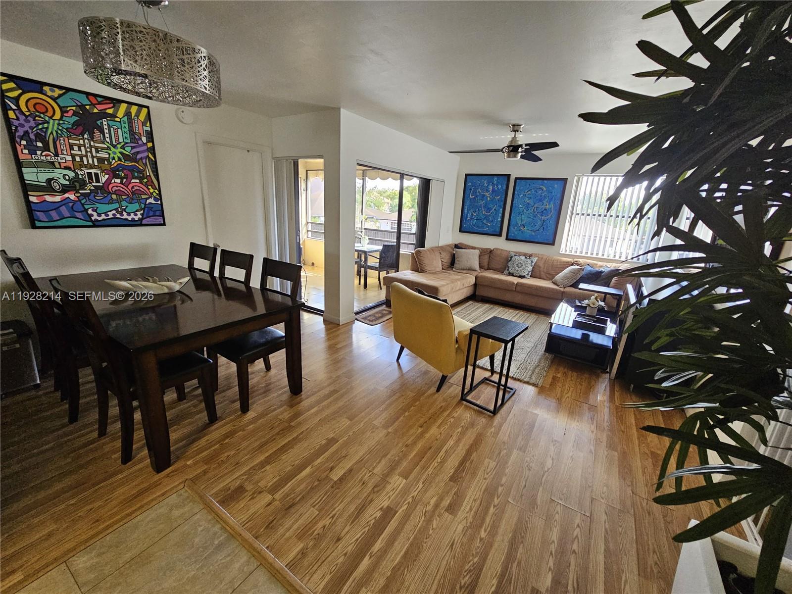 QUATRAINE CONDO IV - Residential