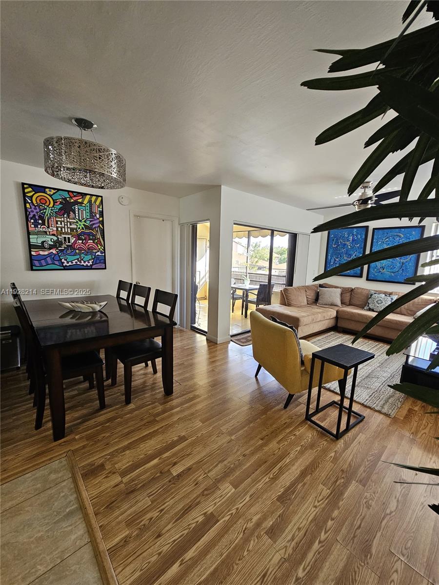 QUATRAINE CONDO IV - Residential