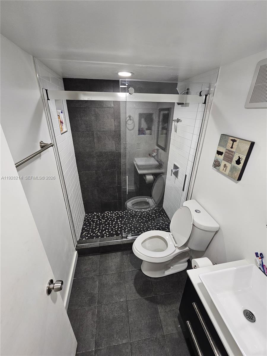 QUATRAINE CONDO IV - Residential