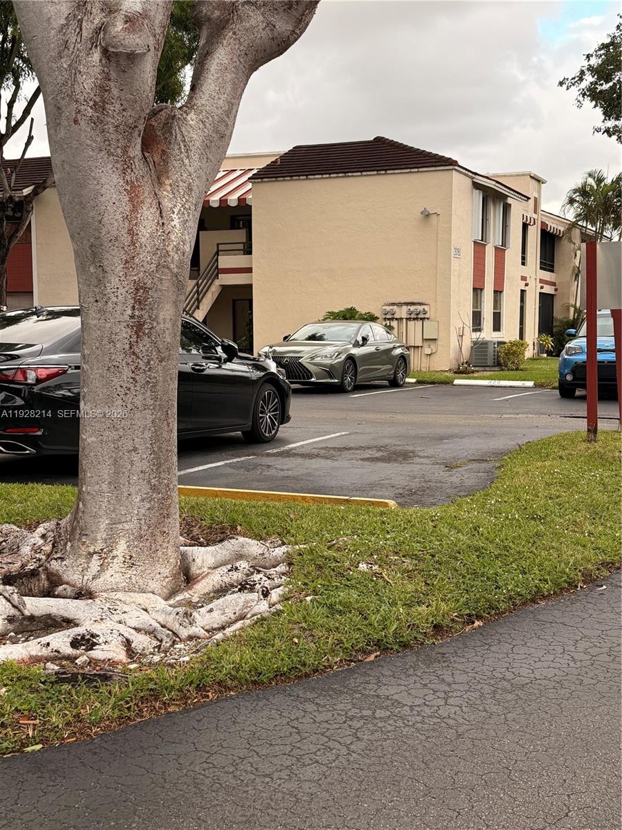 QUATRAINE CONDO IV - Residential